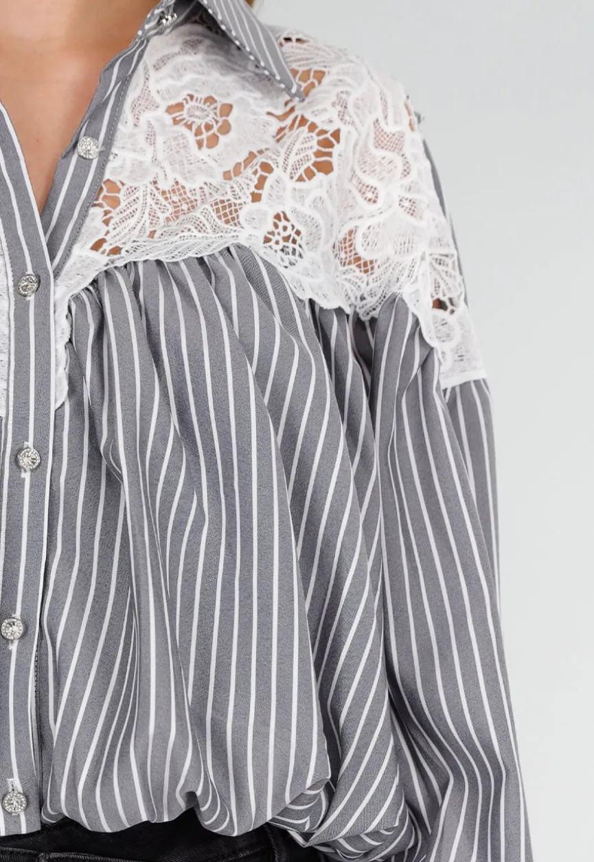 Zwarte Gestreepte Blouse met Kant en Strass Knopen