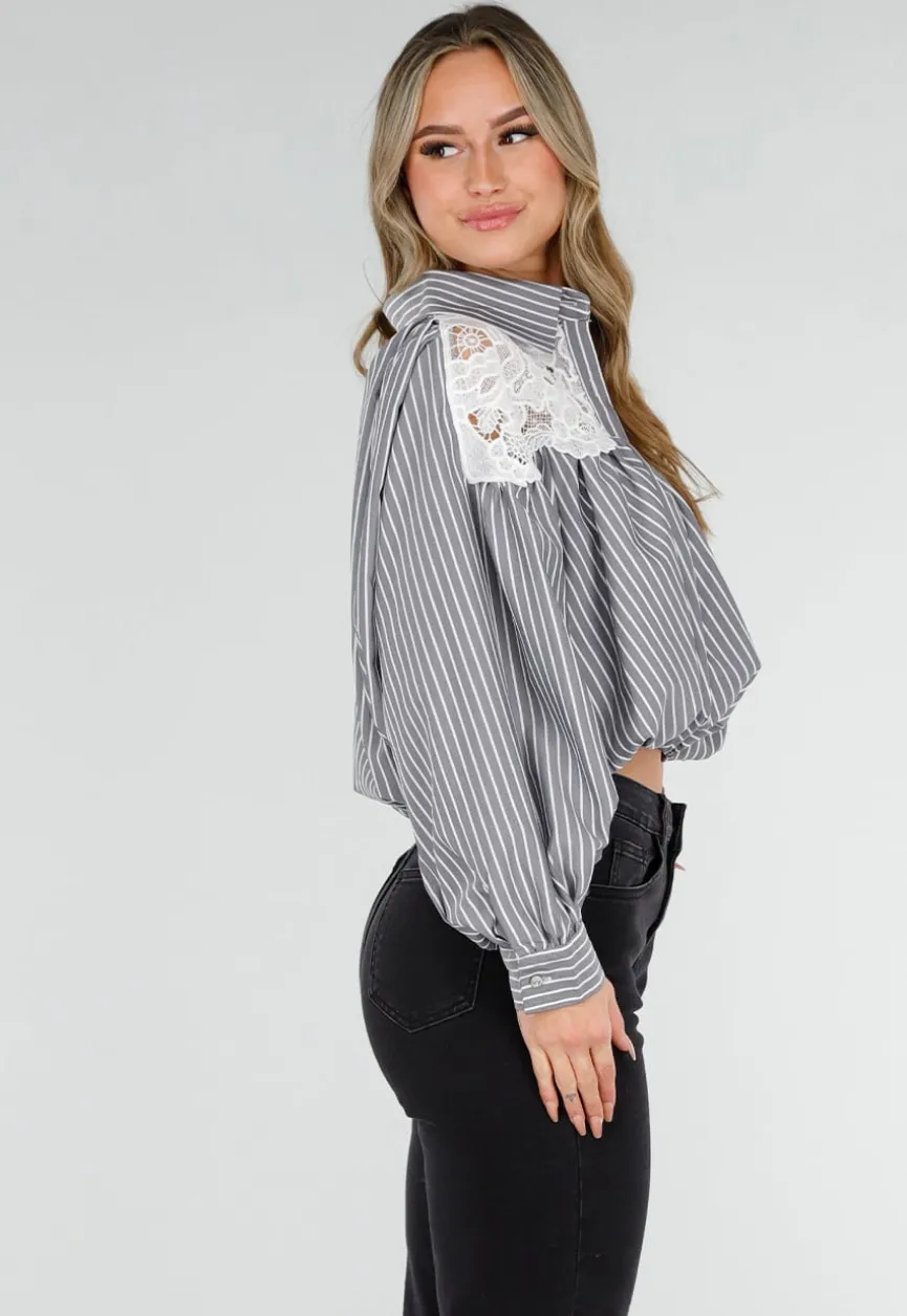 Zwarte Gestreepte Blouse met Kant en Strass Knopen