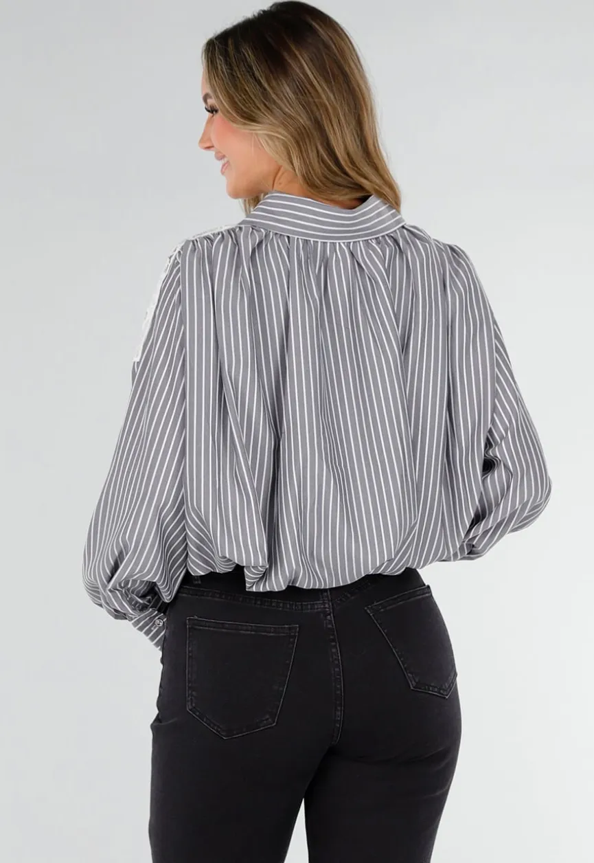 Zwarte Gestreepte Blouse met Kant en Strass Knopen