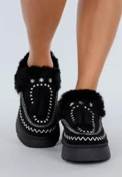 Zwarte Instappers met Faux Fur en Witte Borduursels