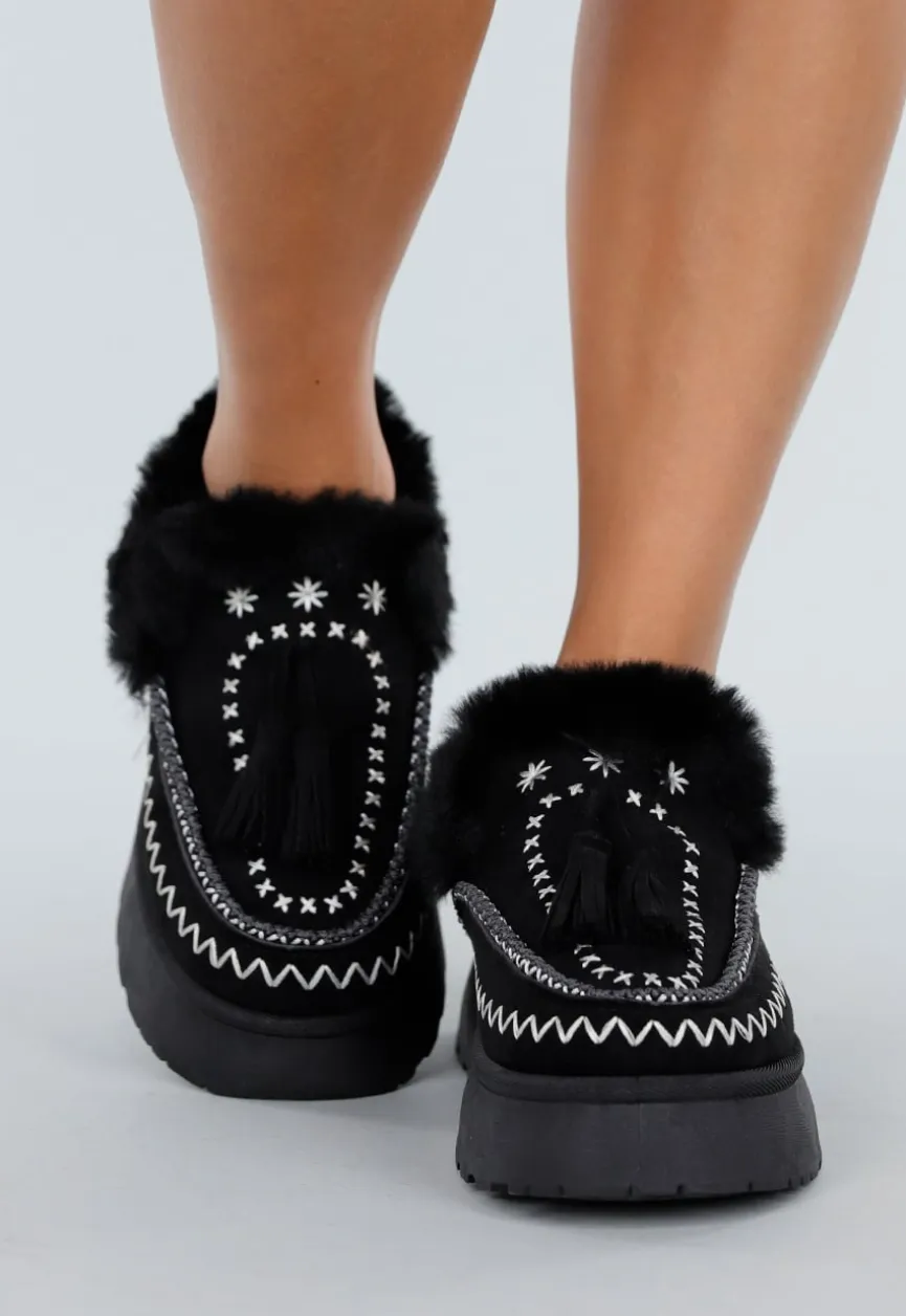 Zwarte Instappers met Faux Fur en Witte Borduursels
