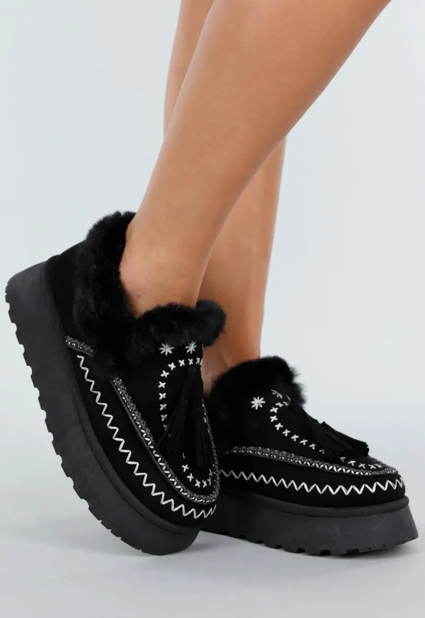 Zwarte Instappers met Faux Fur en Witte Borduursels
