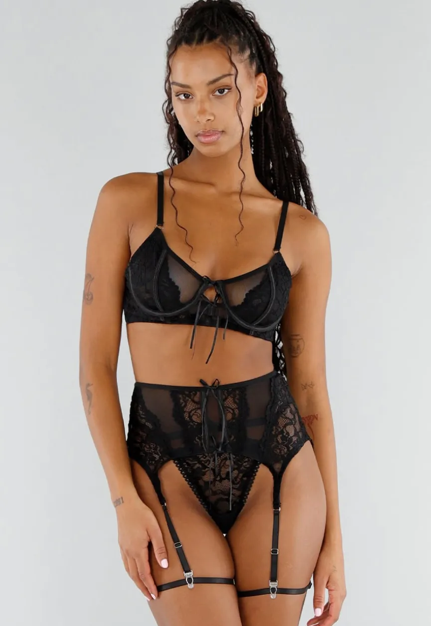 Zwarte Kanten Lingerie Set met Jarretelgordel Strikdetails en Mesh