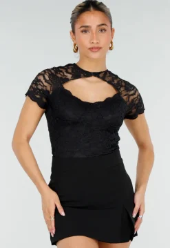 Zwarte Kant Top met Korte Mouwen en Cut Out