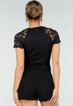 Zwarte Kant Top met Korte Mouwen en Cut Out