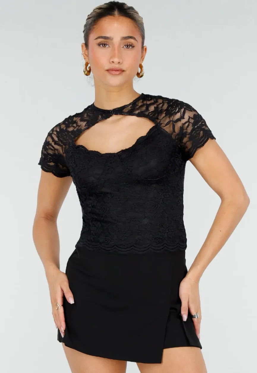 Zwarte Kant Top met Korte Mouwen en Cut Out