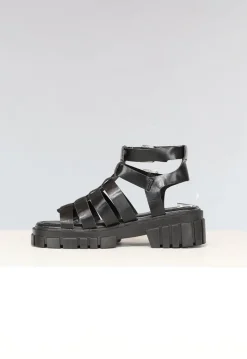 Zwarte Lederlook Sandalen met Grove Zool