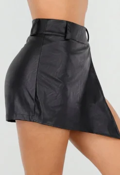 Zwarte Lederlook Skort met Asymmetrische Overslag en Stretch
