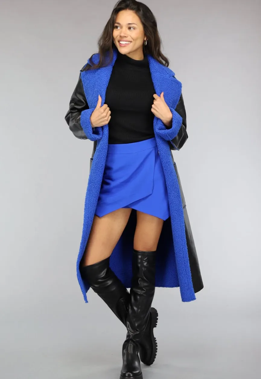 Zwarte Leren Trenchcoat met Blauwe Teddy Voering