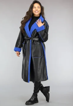 Zwarte Leren Trenchcoat met Blauwe Teddy Voering