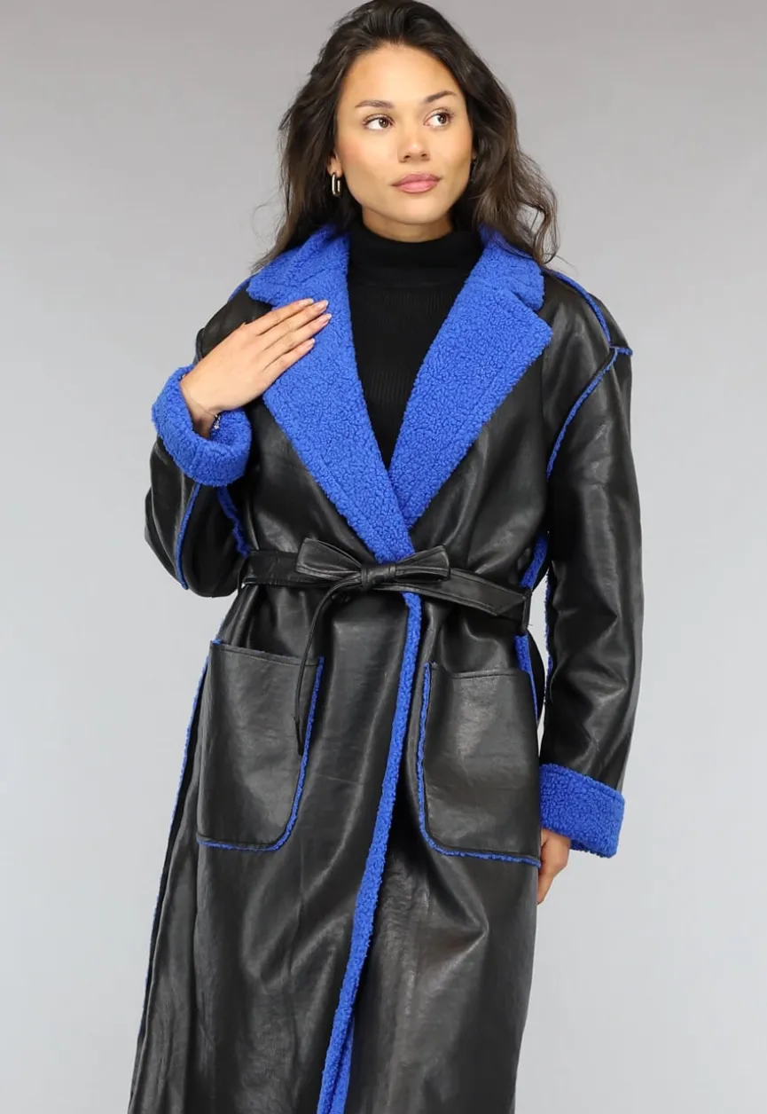Zwarte Leren Trenchcoat met Blauwe Teddy Voering