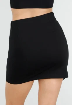 Zwarte Mini Rok met Overslag en Aansluitende Stretch Pasvorm
