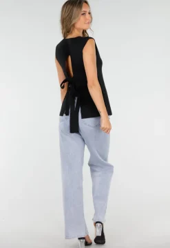 Zwarte Mouwloze Top met Goudkleurige Knopen en Strik