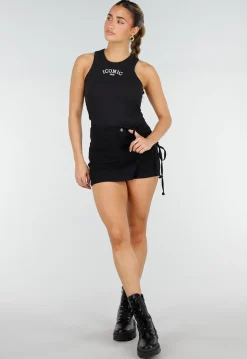 Zwarte Rib High Neck Top met Blauwe Tekst en Aansluitende Pasvorm