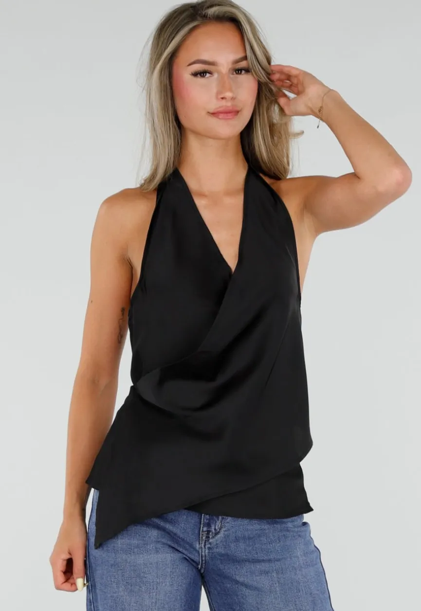Zwarte Satijnen Halter Top met Overslag en Asymmetrische Zoom