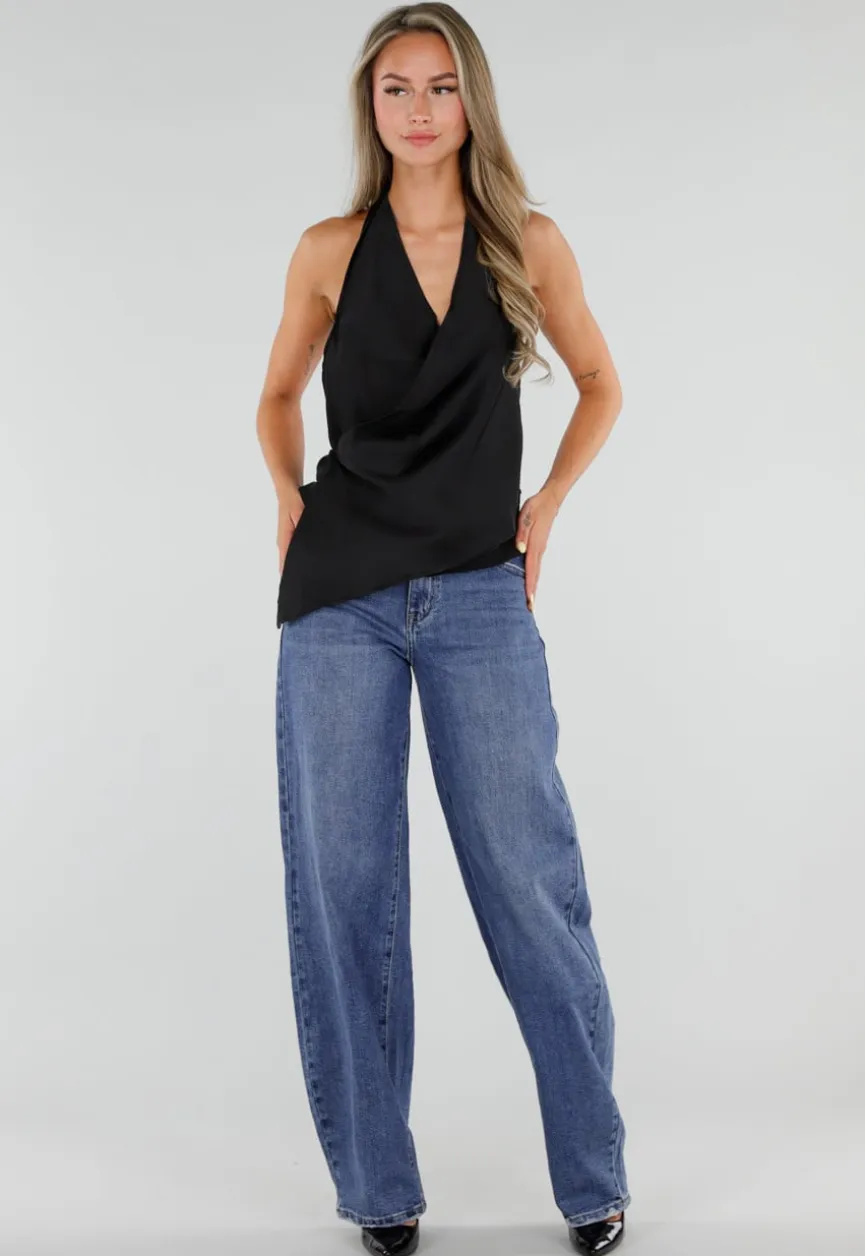 Zwarte Satijnen Halter Top met Overslag en Asymmetrische Zoom