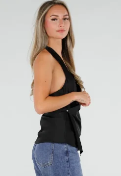 Zwarte Satijnen Halter Top met Overslag en Asymmetrische Zoom