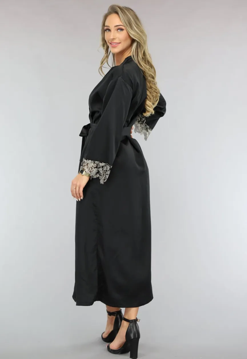 Zwarte Satijnen Kimono met Wijde Mouwen en Borduur Details