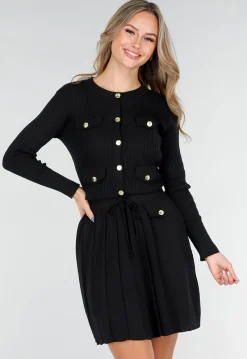 Zwarte Set met Goudkleurige Knopen en Plissé Rok
