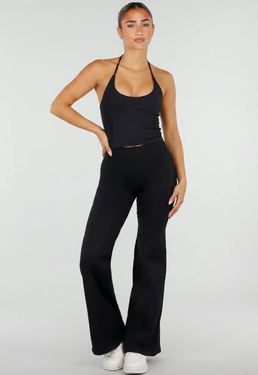 Zwarte Sportset met Halter Top, Flared Legging en Uitneembare Pads