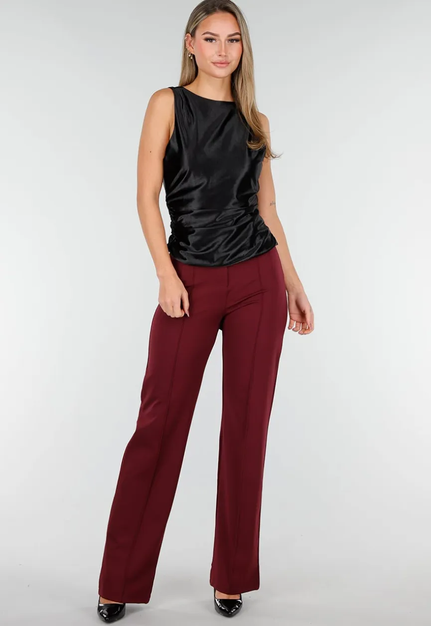 Zwarte Stretch Satijnen Top met Pads en Open Rug met Strik