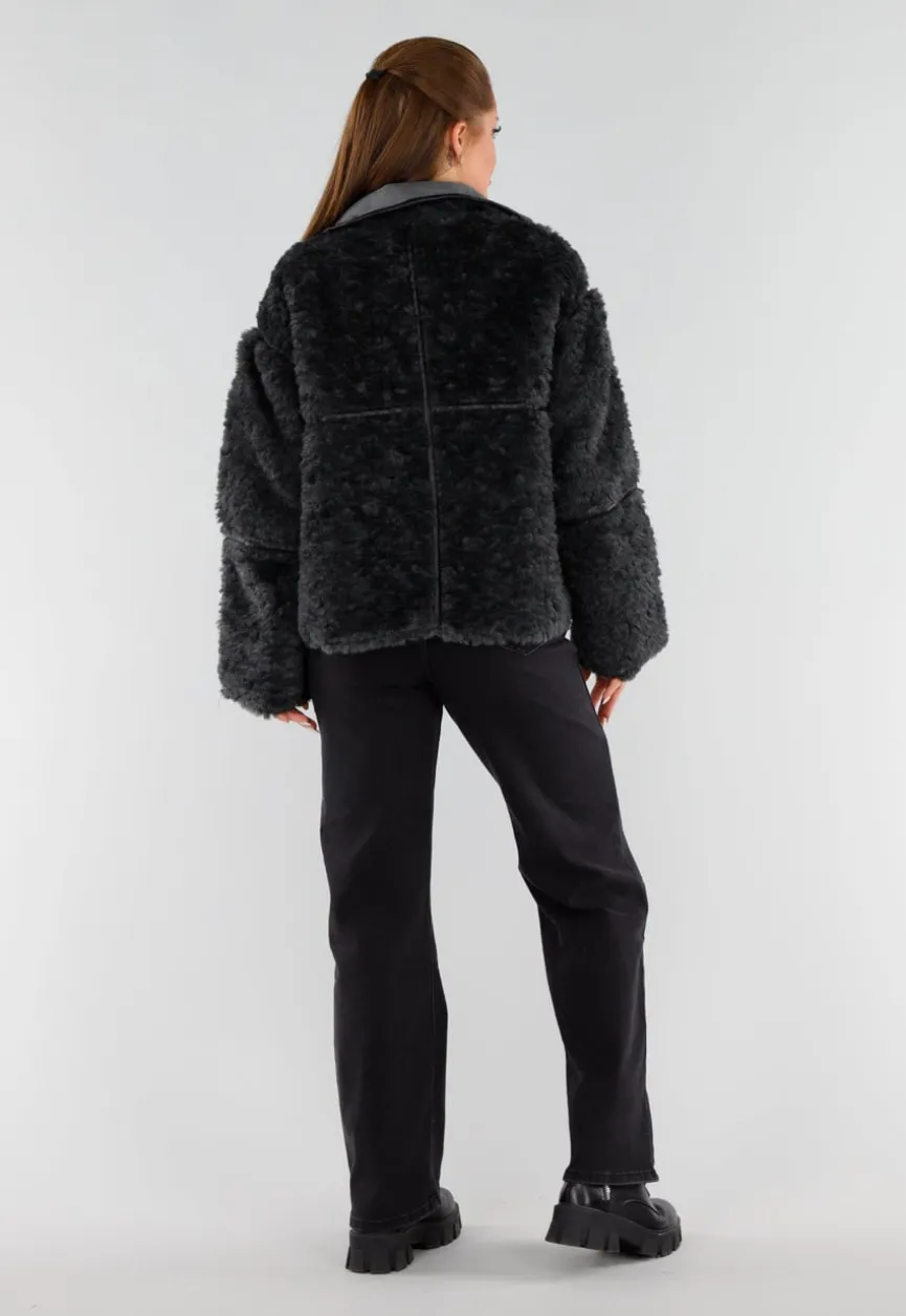 Zwarte Teddy Bontjas met Knoopsluiting