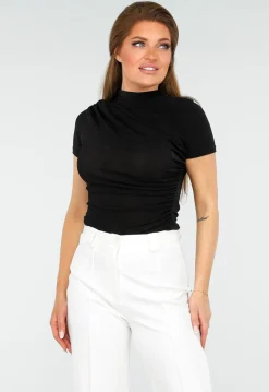 Zwarte Top met Gedrapeerde Details en Subtiele Glans