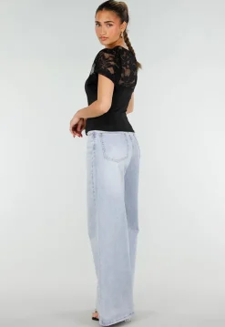 Zwarte Top met Kant Details en Korte Mouwen