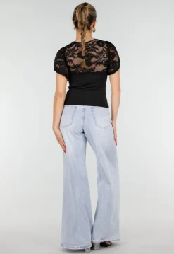 Zwarte Top met Kant Details en Korte Mouwen