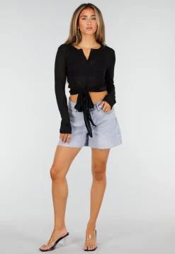 Zwarte Top met Knoopsluiting, Strik en Lange Mouwen