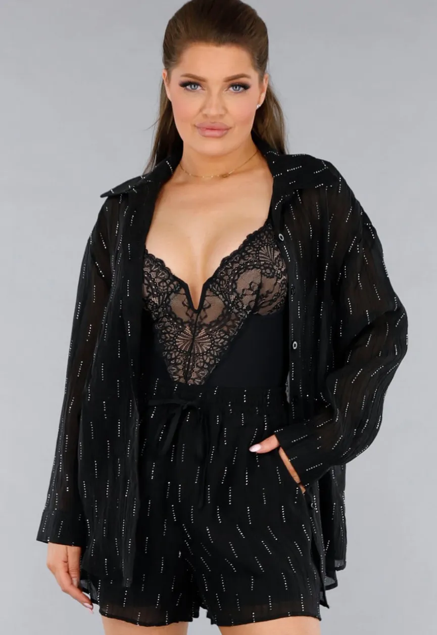 Zwarte Tweedelige Set met Doorschijnende Blouse en Elastische Short