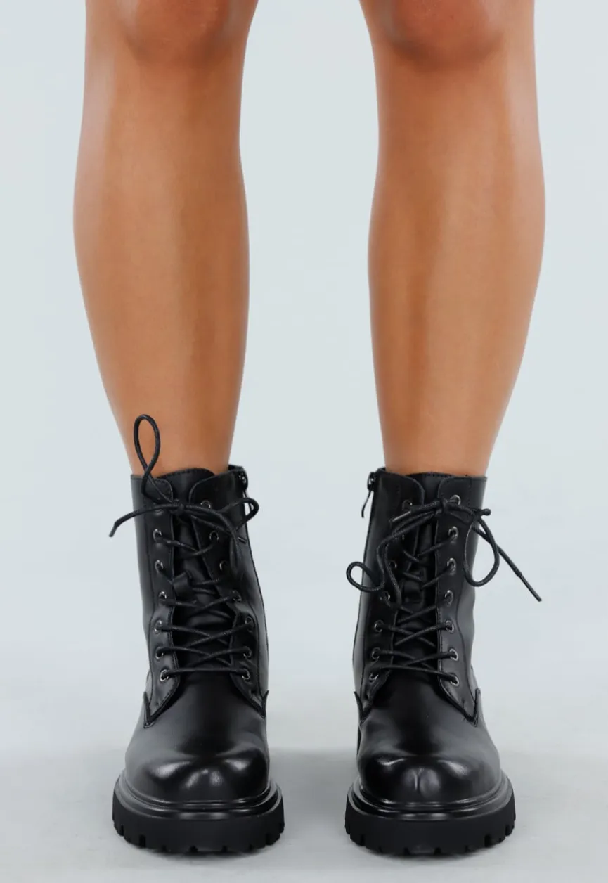Zwarte Veterboots met Grove Zool en Gladde Afwerking
