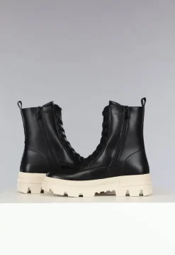 Zwarte Veterlaarsjes met Beige Zool