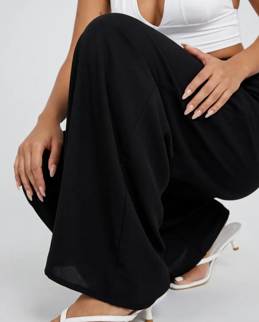 Zwarte Wide Leg Broek met Smock Taille en Strikkoord
