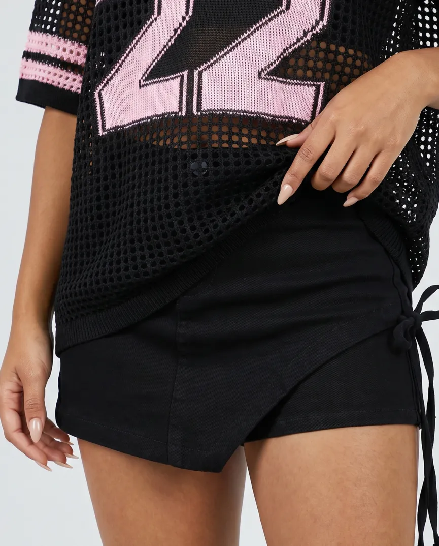 Zwart Gebreide Jersey met Roze Cijferprint en Korte Mouwen
