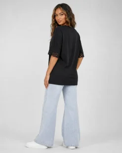 Zwart Oversized T-Shirt met Kantmouwen en Borduring