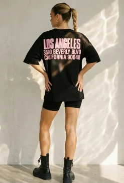 Zwart Oversized T-shirt met Roze Tekst en Korte Mouwen