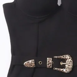 Zwart push-up beugel badpak met gouden riem en textuur