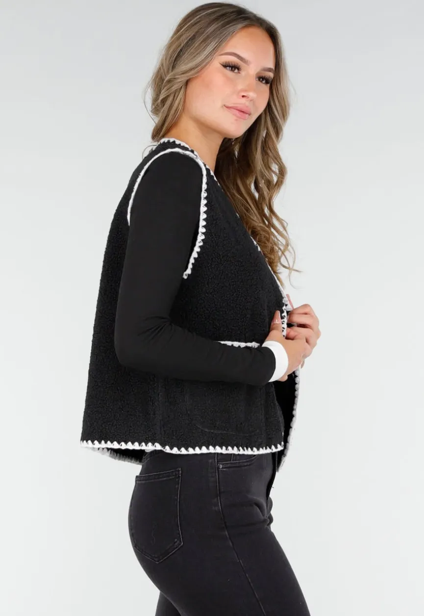 Zwart Teddy Gilet met Witte Randen en Knoopsluiting