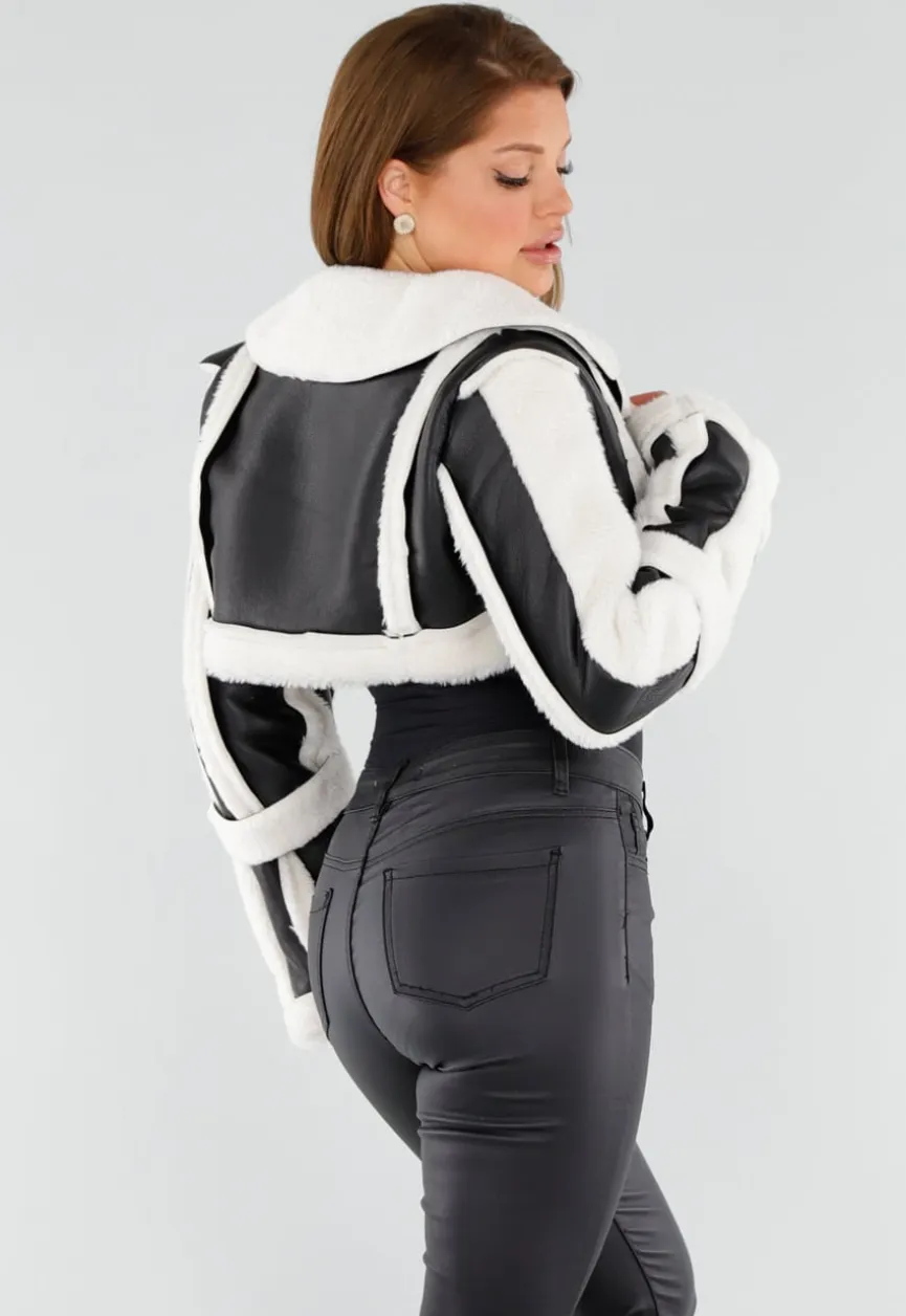 Zwart Wit Cropped Bontjack met Imitatieleer en Sherpa Afwerking