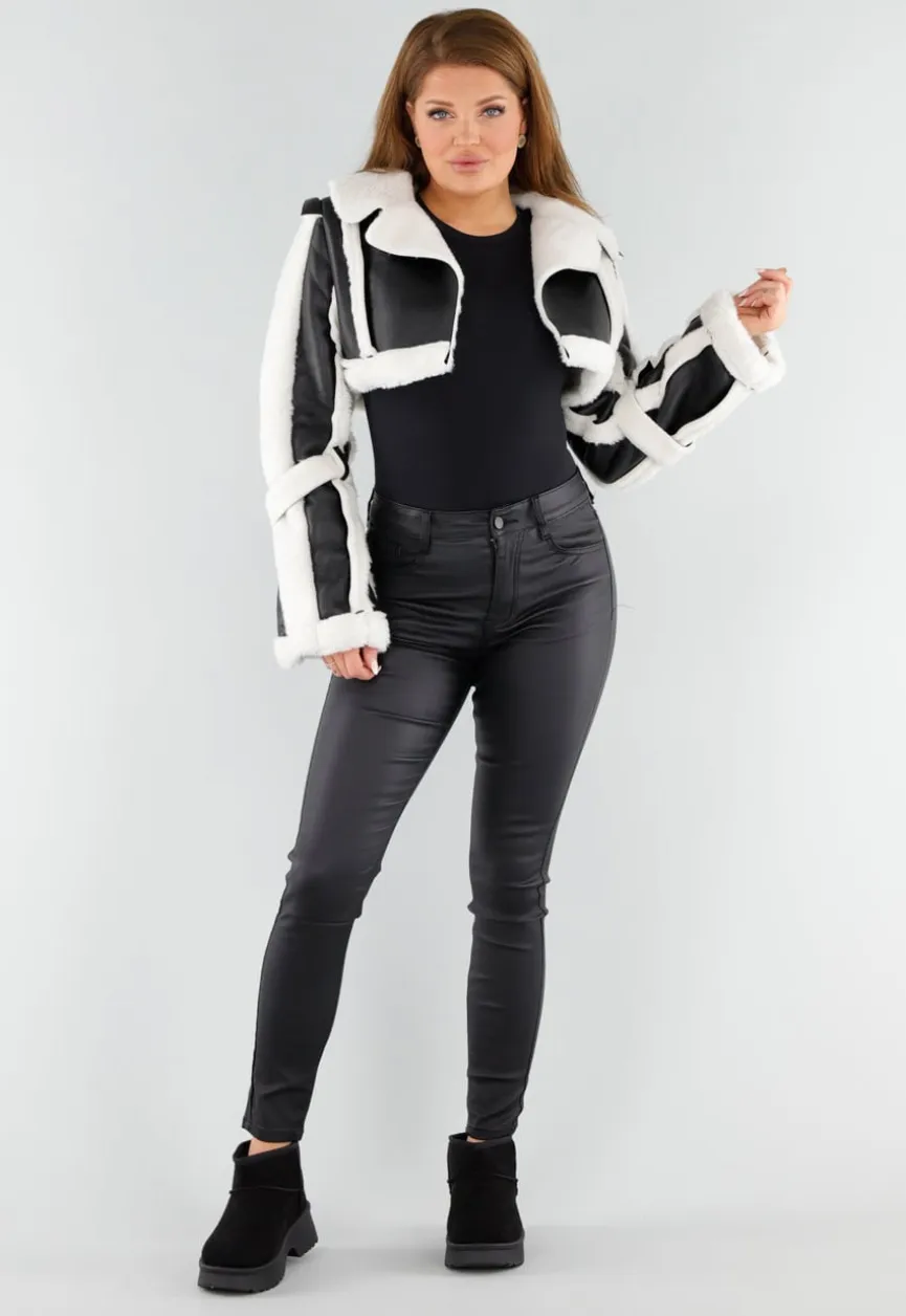 Zwart Wit Cropped Bontjack met Imitatieleer en Sherpa Afwerking