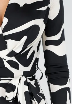Zwart-Witte Stretch Jumpsuit met Print en Overslagtop